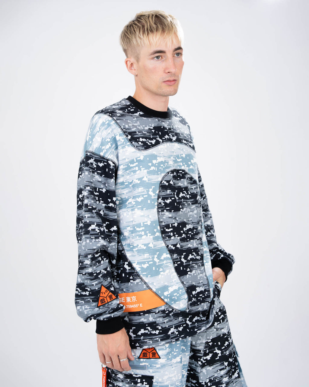 CAMO CREWNECK