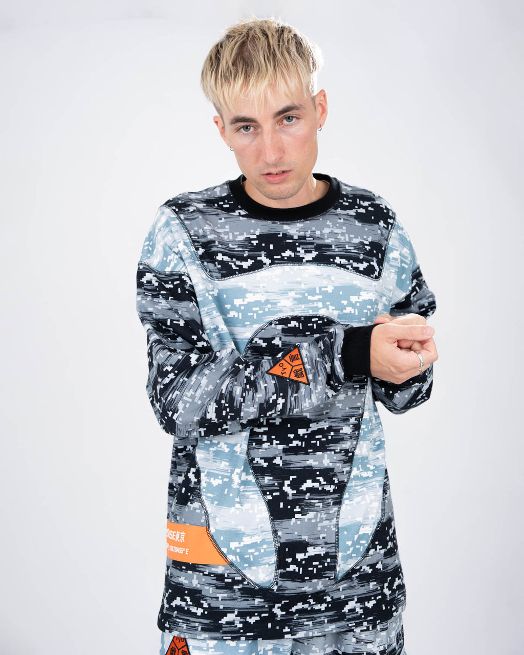 CAMO CREWNECK