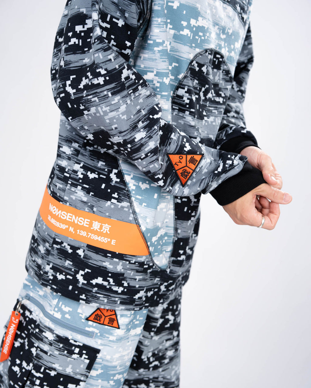 CAMO CREWNECK